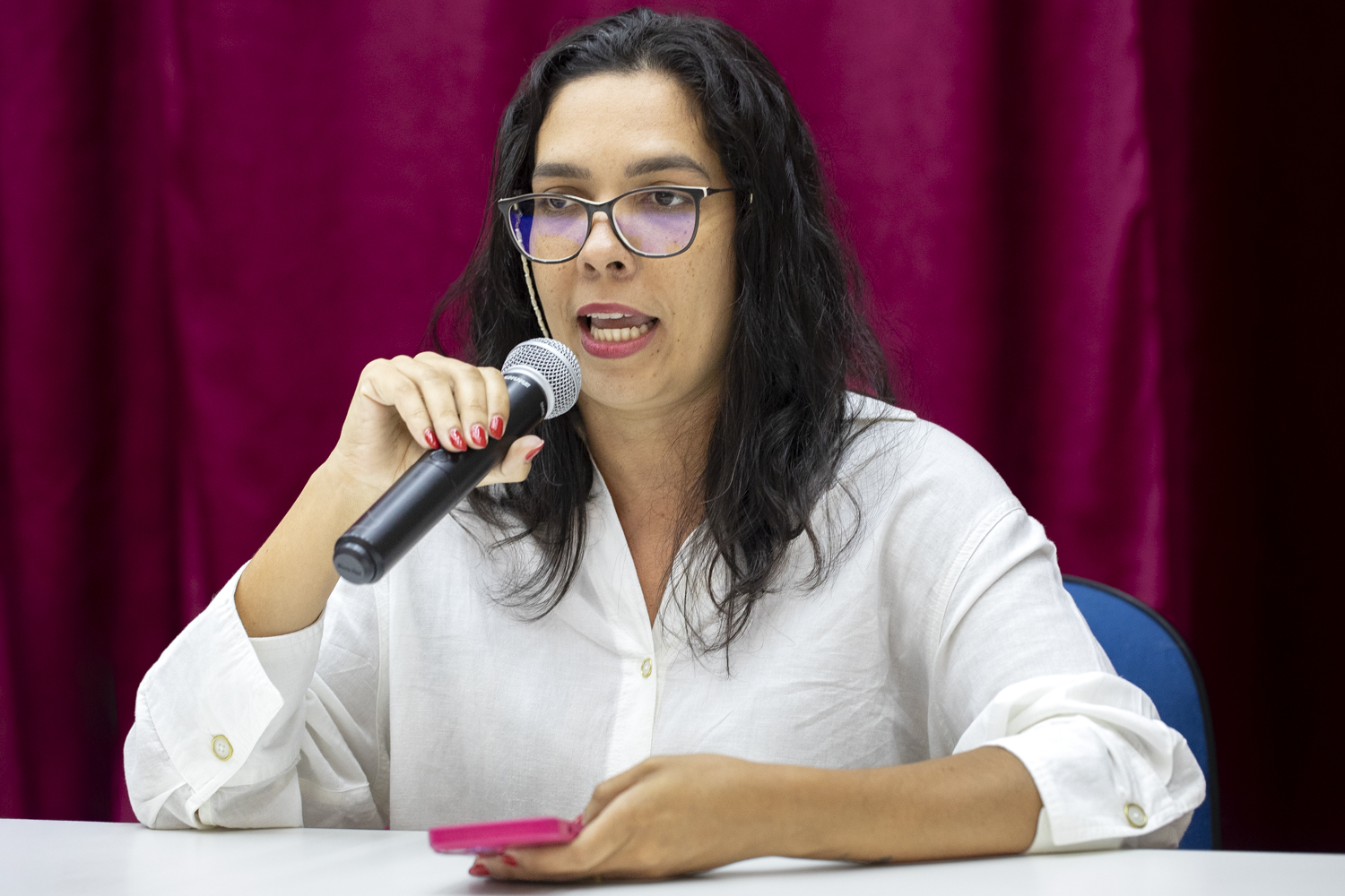 A mediadora da mesa, Laiany Rose Souza. (Foto: Adilson Andrade/Ascom UFS)