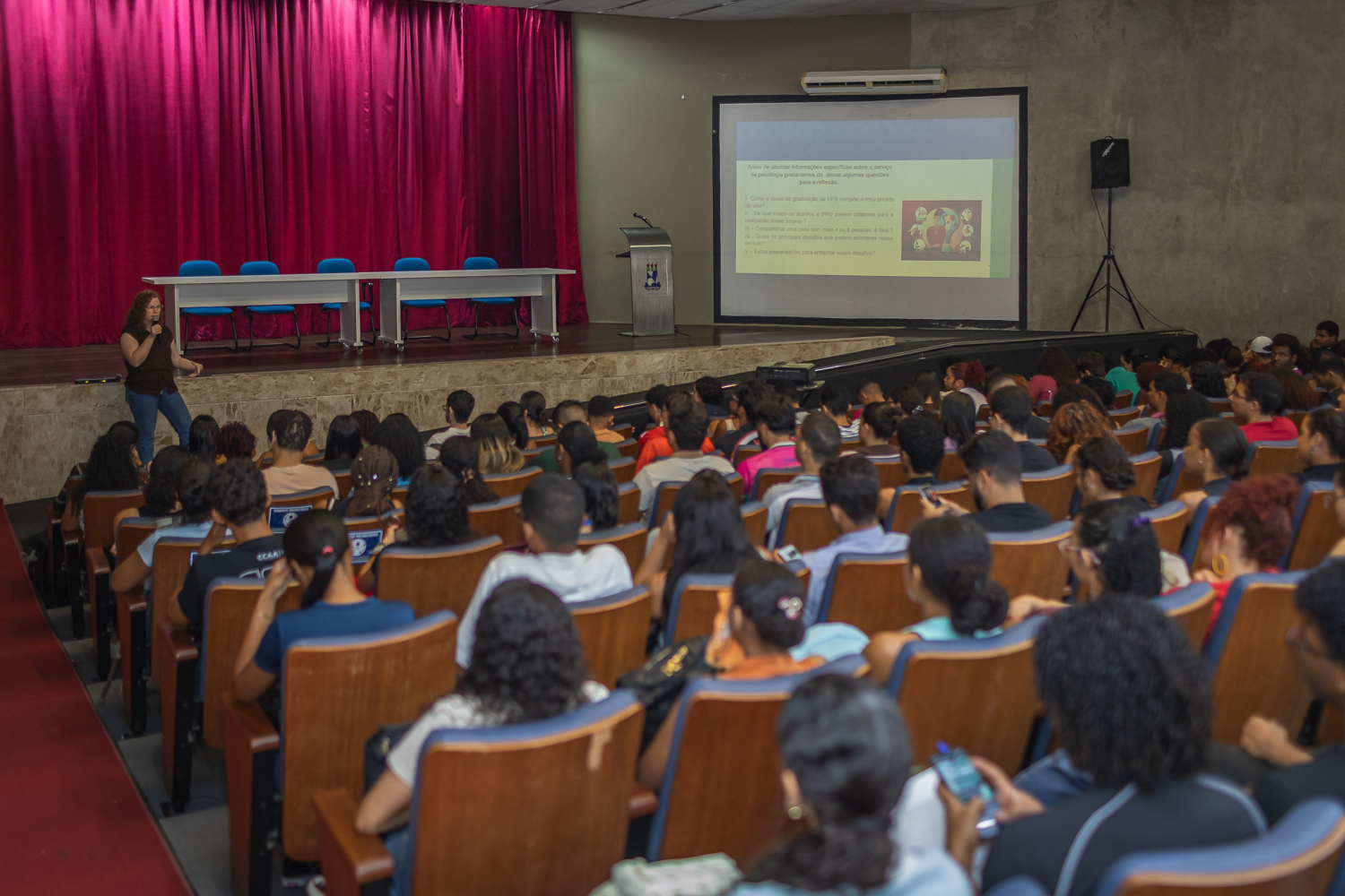 Orientações sobre auxílios estudantis foram ministradas no Auditório da Reitoria (Foto: Jackson Bandeira/Ascom UFS)