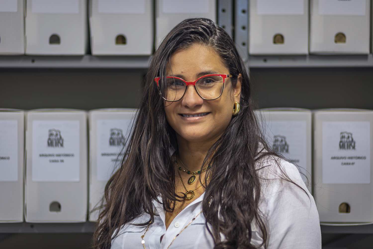 A arquivista Iberle Andrade Coimbra. (Foto: Giulia Meneses/Ascom UFS)