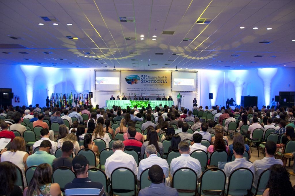 Cerca de 950 pessoas do Brasil e do mundo participaram da reunião. 