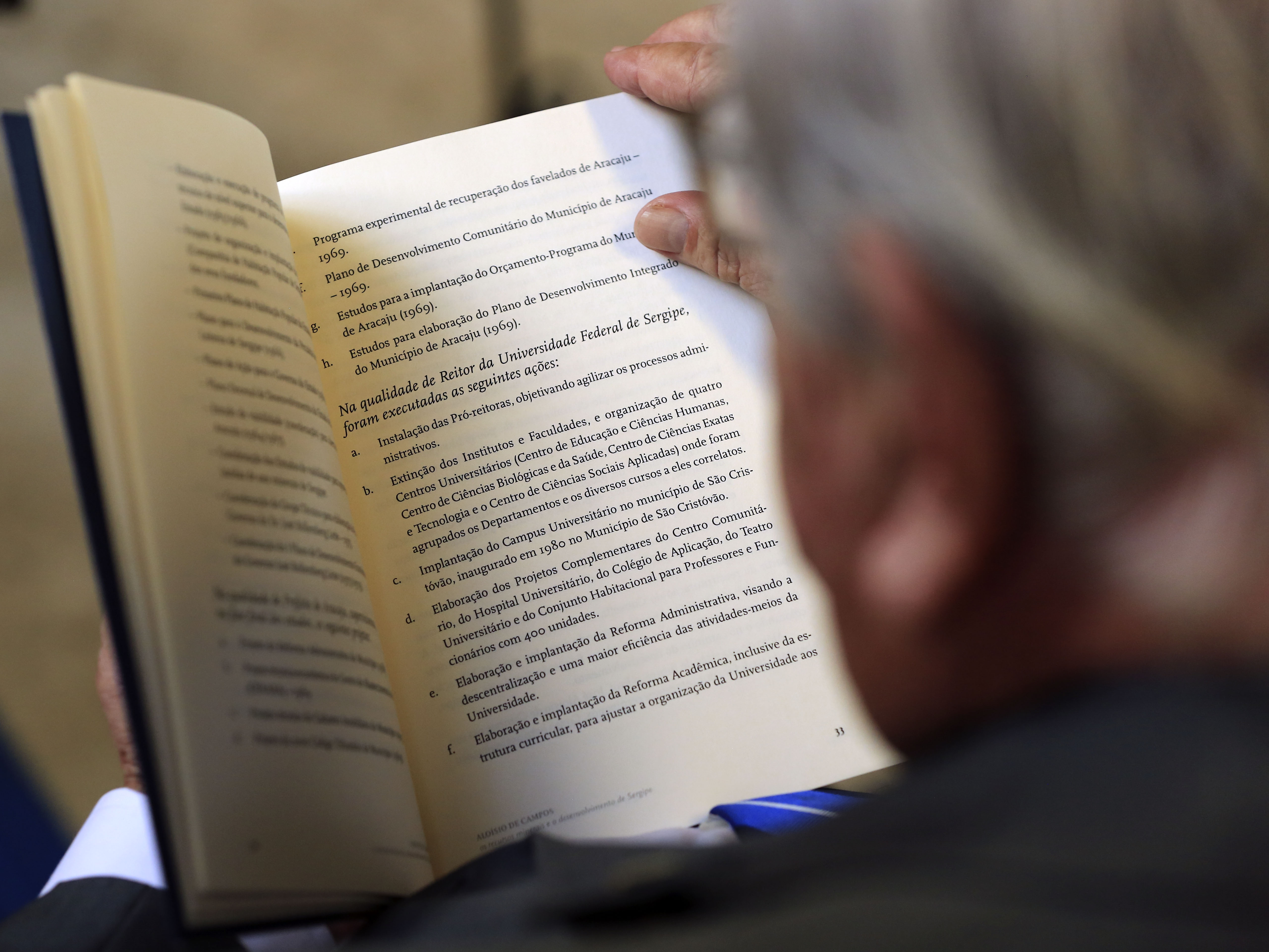 Livro e selo para homenagear Aloísio