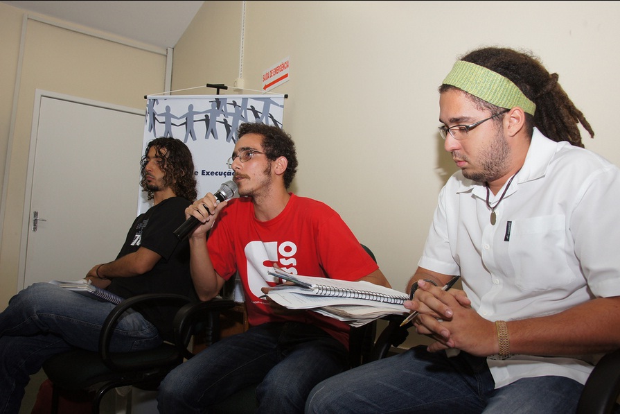 Estudantes apresentam reivindicações em dois documentos.