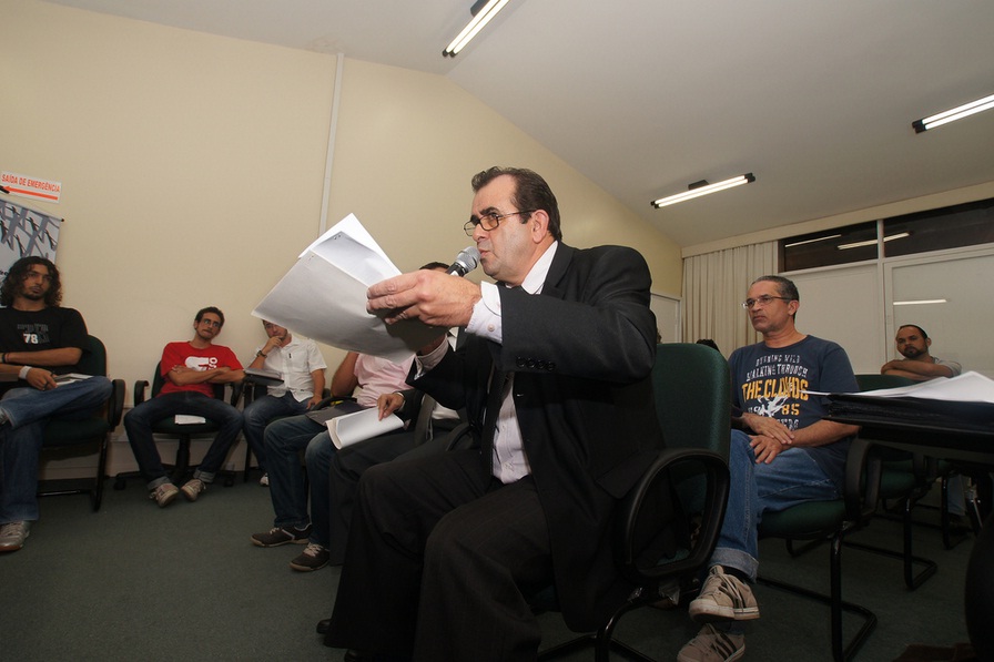 Angelo Antoniolli expõe plano de ações. [Fotos: Adilson Andrade/Ascom-UFS]