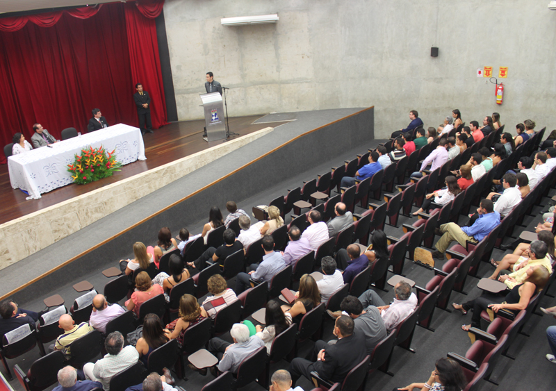 Comunidade universitária prestigia a solenidade que ocorreu na Reitoria.