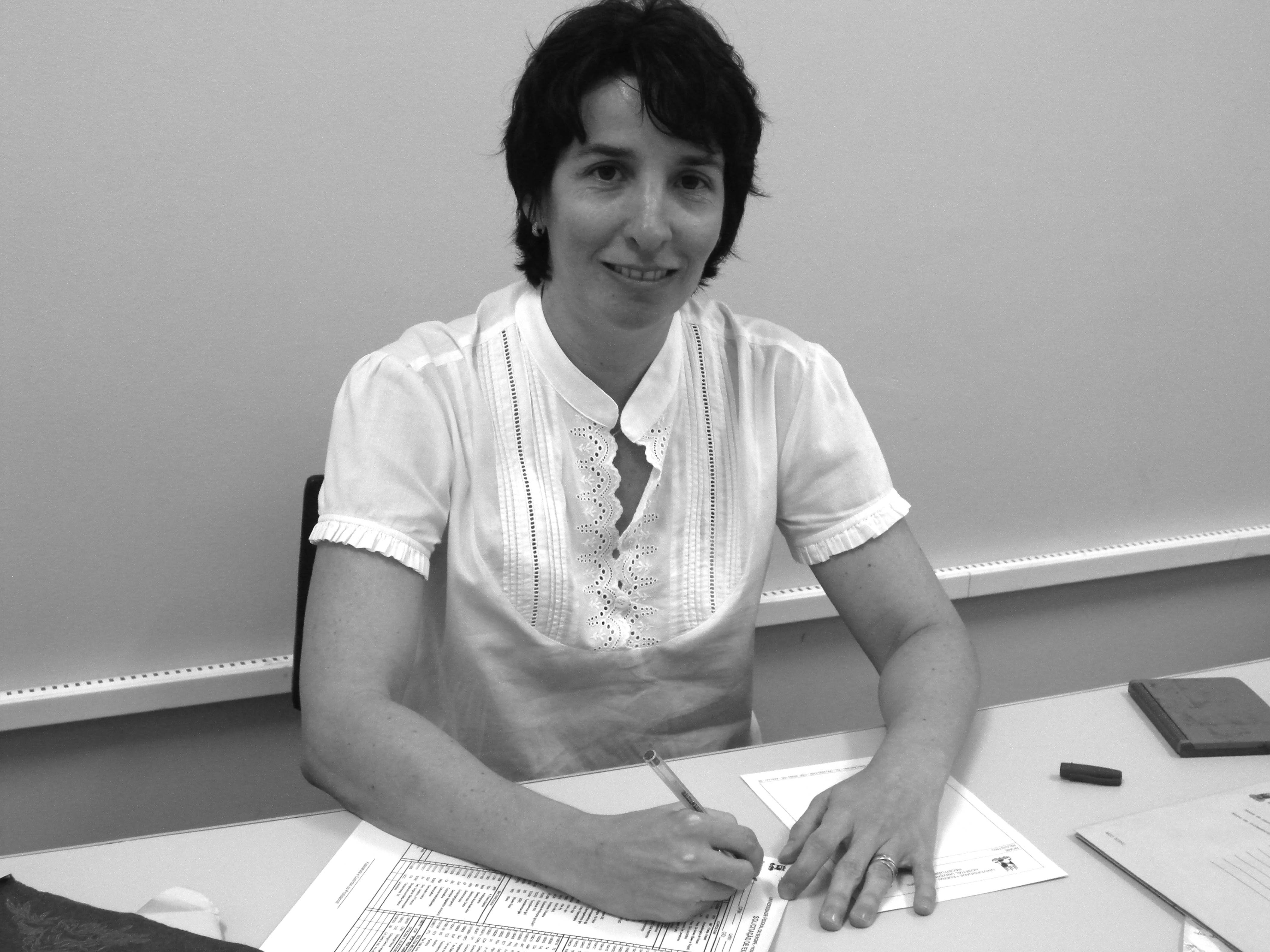 Professora Karla Rezende explica como o software faz a triagem dos pacientes 