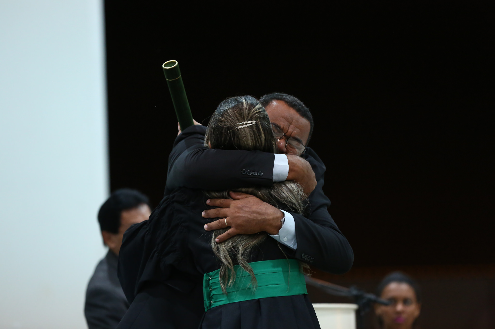 Familiares vibram e se emocionam com a conquista (Foto: Grace Carvalho)