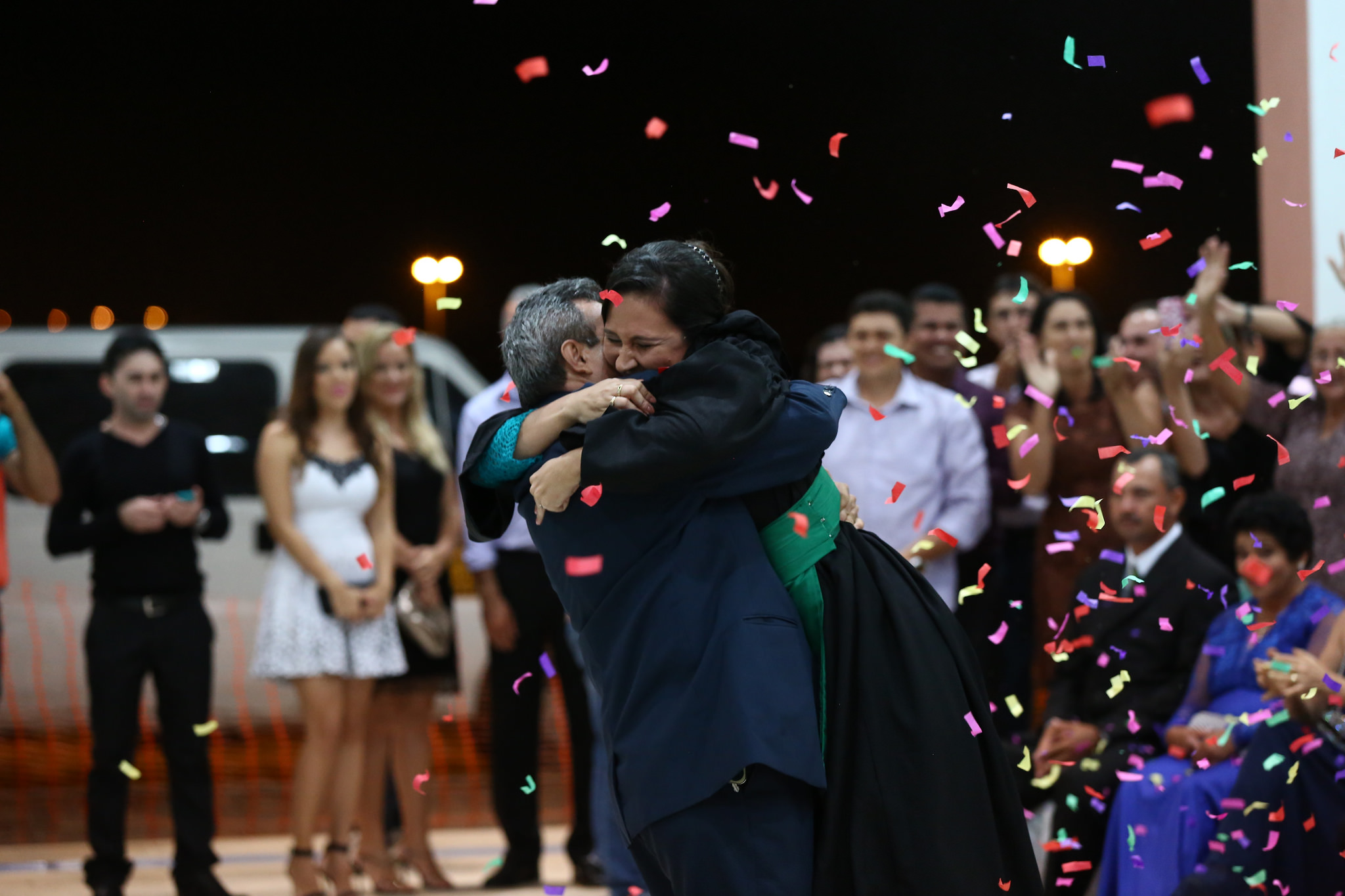Familiares vibram e se emocionam com a conquista (Foto: Grace Carvalho)