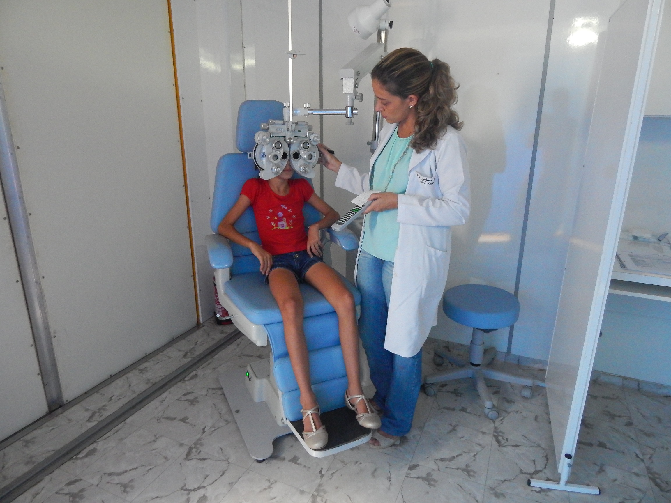 Consultório Itinerante presta atendimento gratuito em escolas públicas.