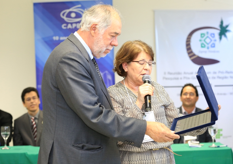 Presidente da Capes recebe homenagem