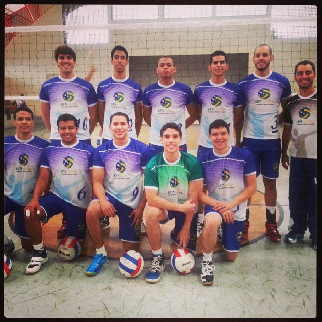 Atletas do time de vôlei da UFS