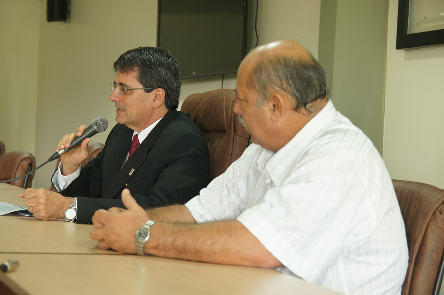 Reitor ao lado do prefeito do Campus Djalma Arruda.