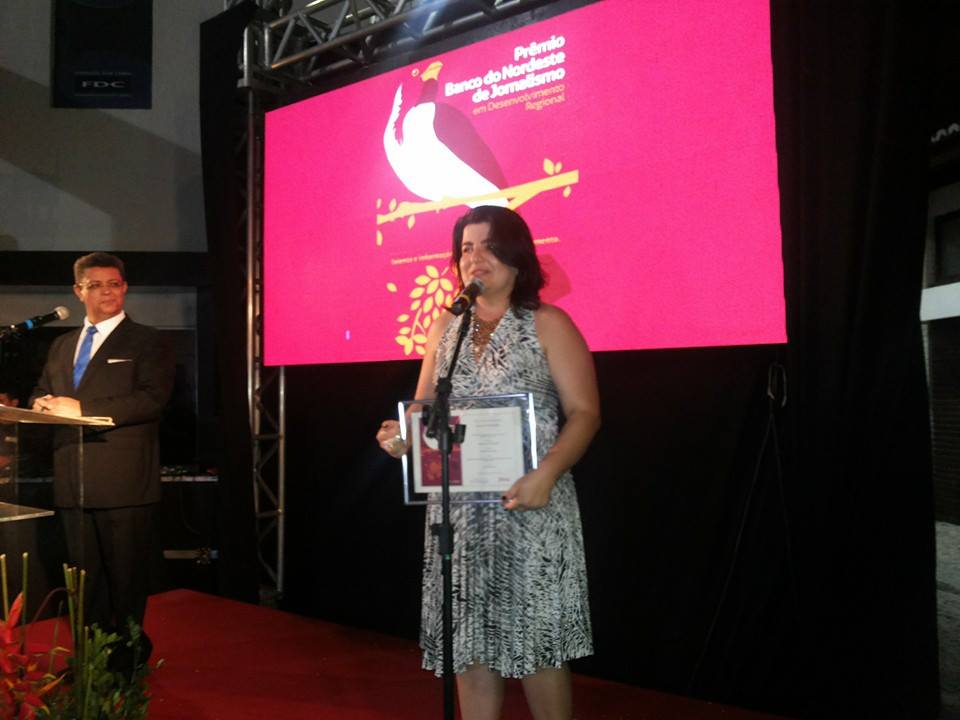 Juliana Almeida durante entrega do prêmio em Fortaleza.  (arquivo pessoal)