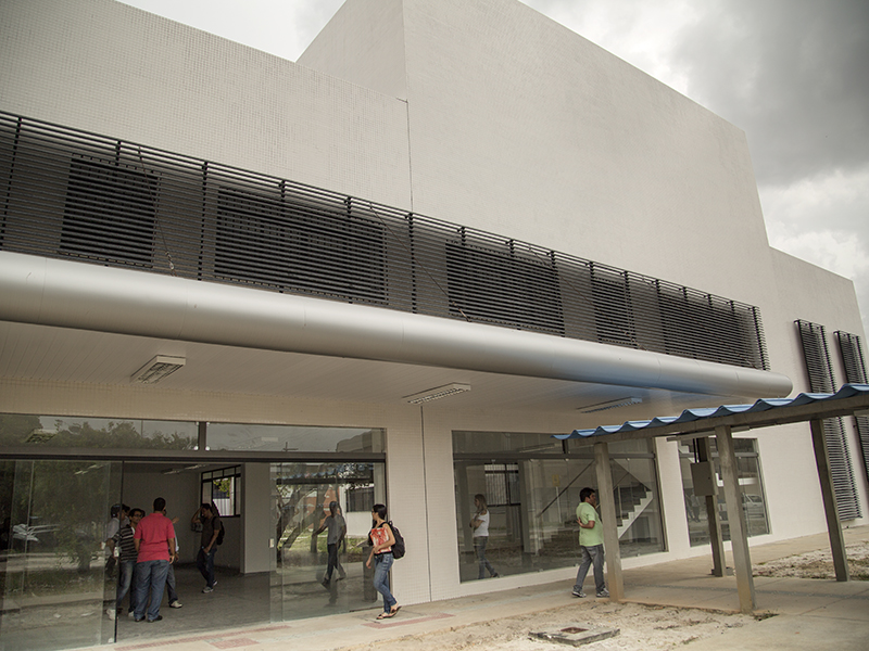 Fachada do Departamento de Engenharia Elétrica