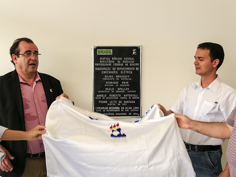 Descerramento da placa do novo prédio de Engenharia Elétrica