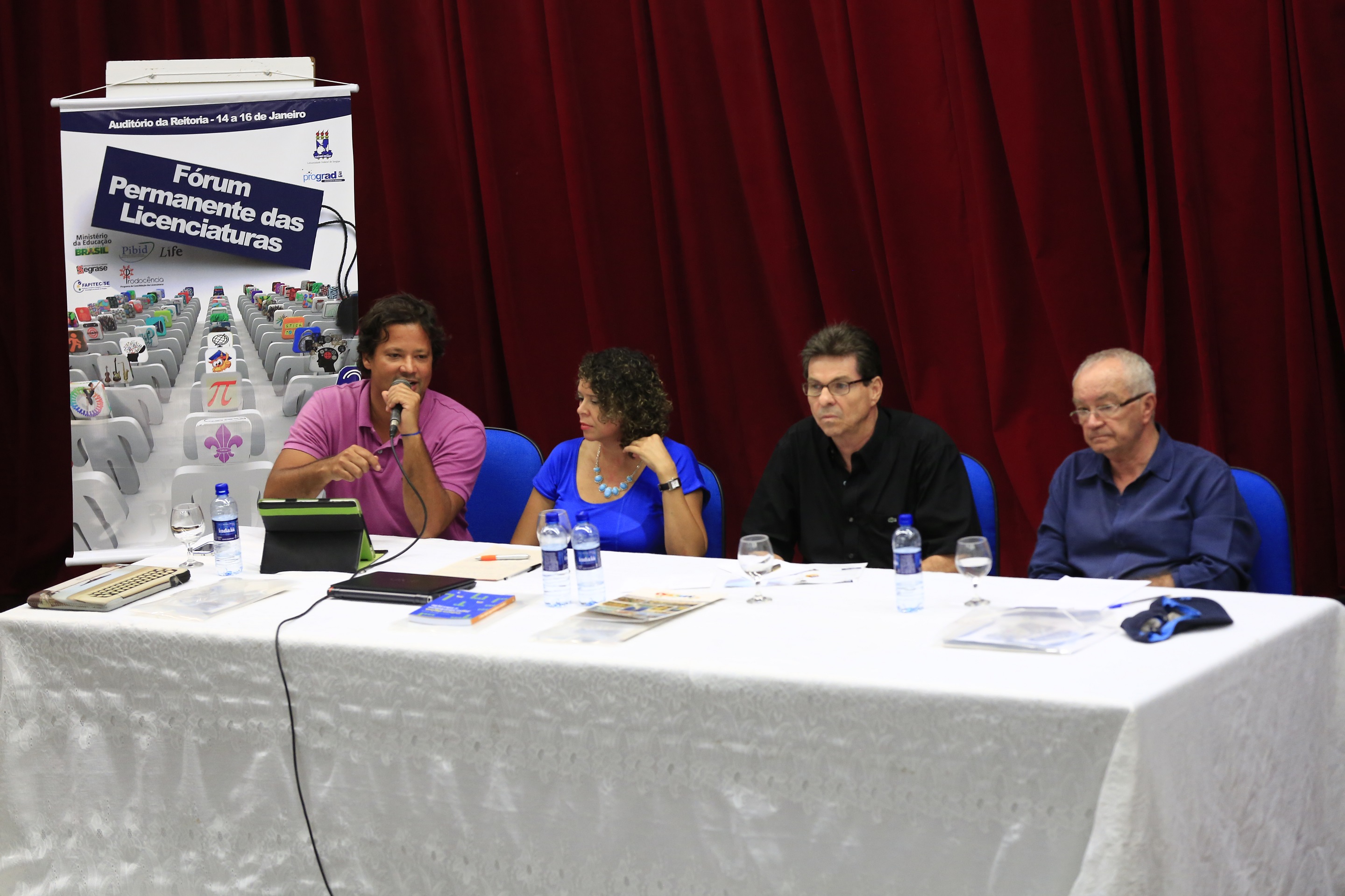 Mesa-redonda fez parte da programação do Fórum Permanente das Licenciaturas.