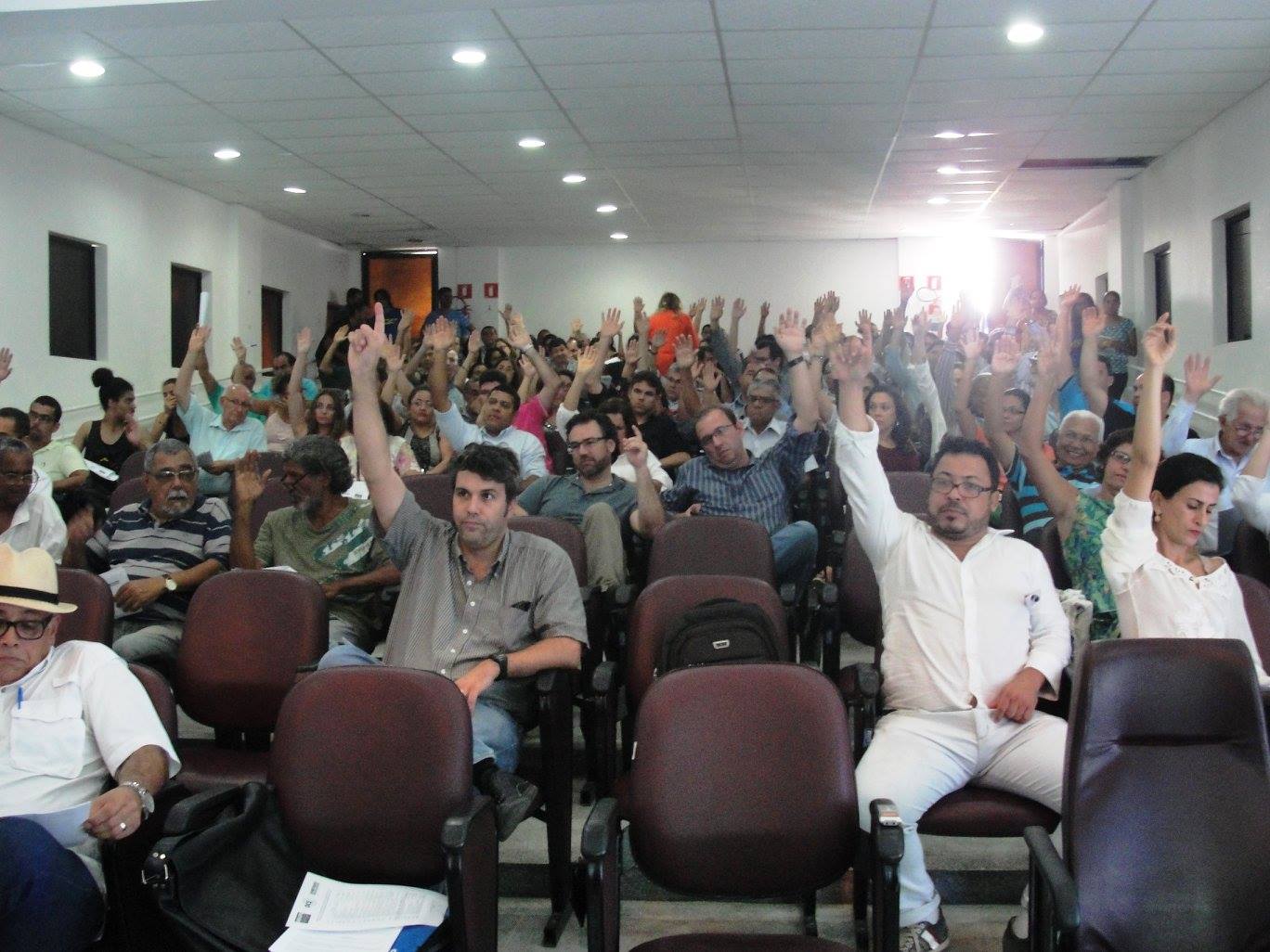 Assembleia reuniu servidores técnicos e docentes, além de estudantes