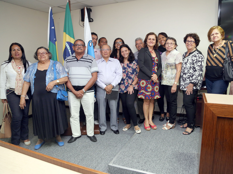 Colegas de ontem e de hoje prestigiam relatos dos participantes. (fotos: Schirlene Reis/Ascom-UFS)