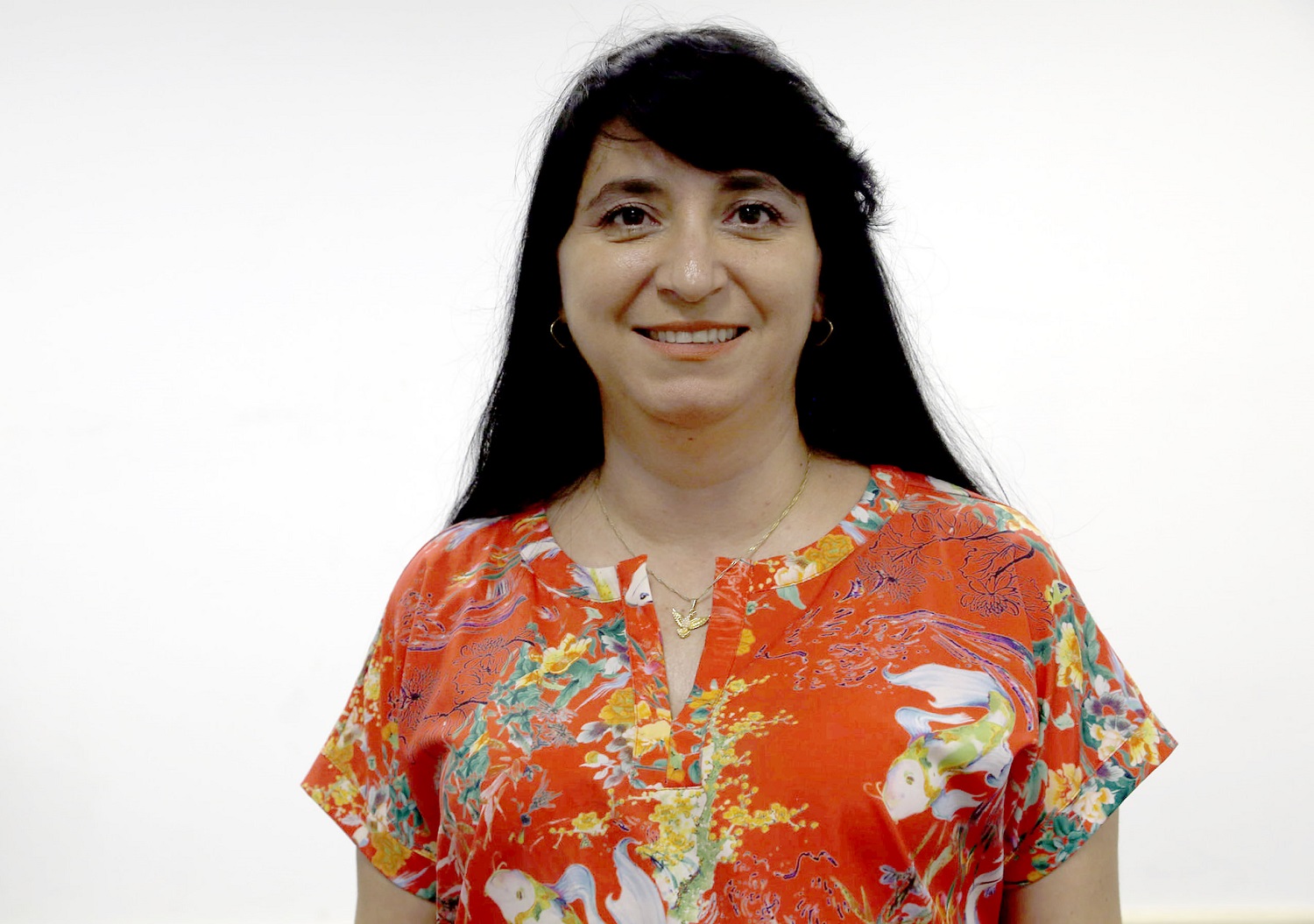 A professora Valéria Bari, do DCI, explica que a leitura de uma narrativa é capaz de despertar emoções e se alguém não domina totalmente a língua essa pessoa não consegue captar essa emoção. (fotos: bolsista Dayanne Carvalho/Ascom-UFS)