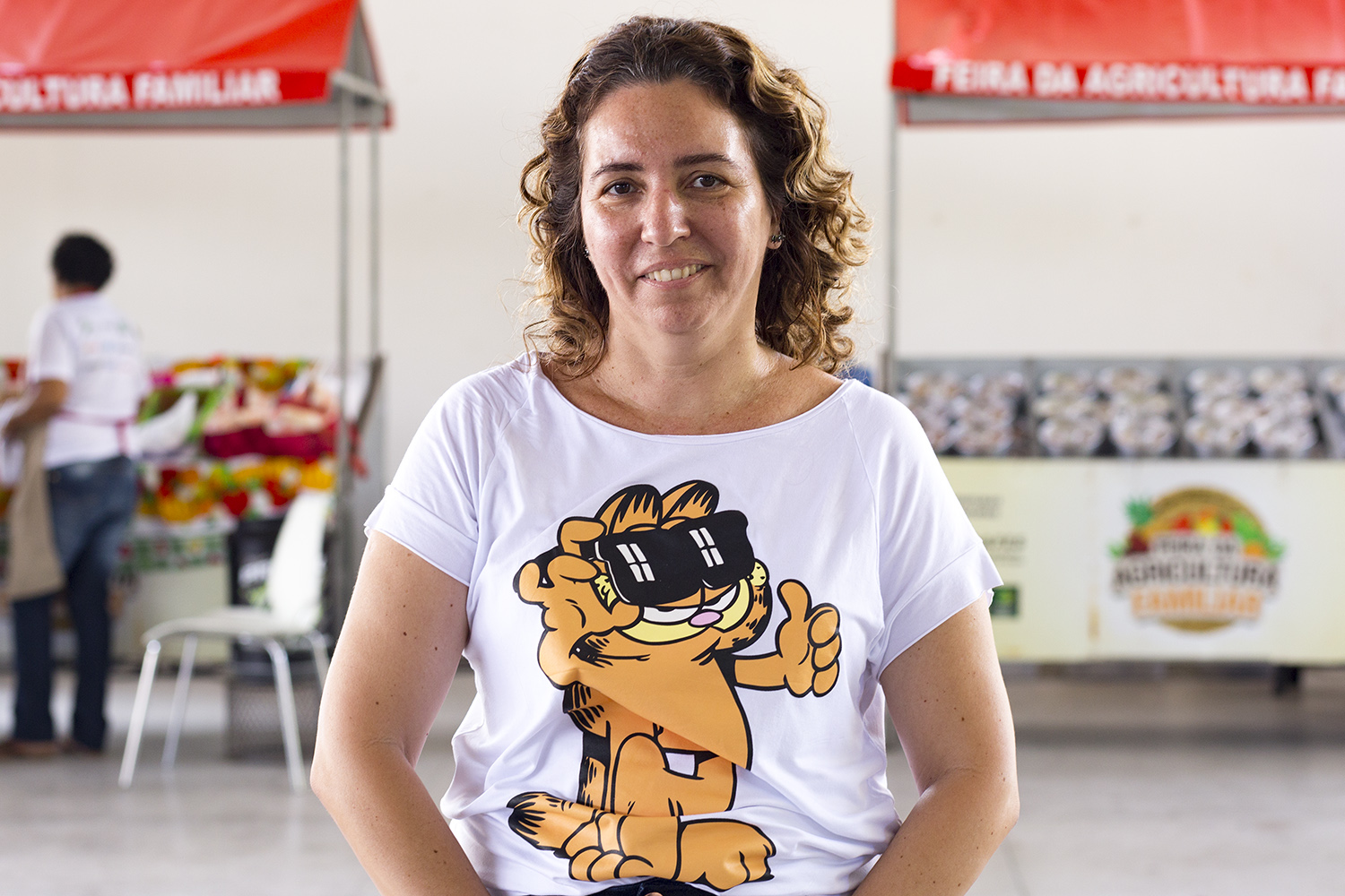 A professora Gláucia Gonçalves, do Departamento de Engenharia Agronômica, organizou a feira a partir dos trabalhos com os produtores de orgânicos. (fotos: Adilson Andrade/Ascom-UFS)