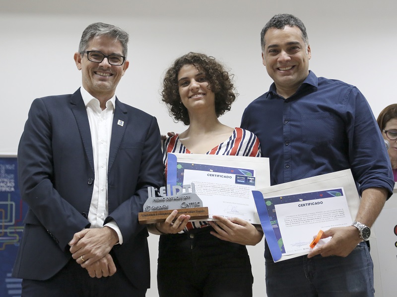 Estudantes e orientadores são premiados no último dia da Semac