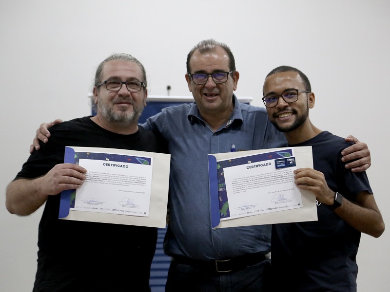 Estudantes e orientadores são premiados no último dia da Semac