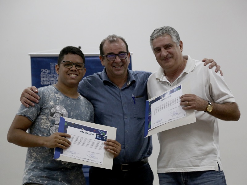 Estudantes e orientadores são premiados no último dia da Semac