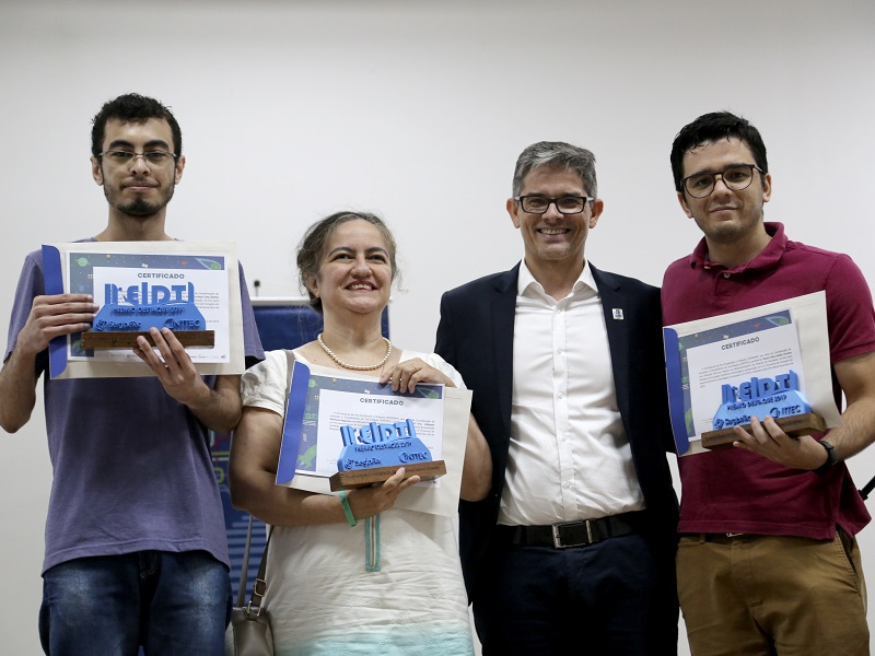 Estudantes e orientadores são premiados no último dia da Semac