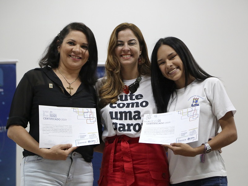 Estudantes e orientadores são premiados no último dia da Semac