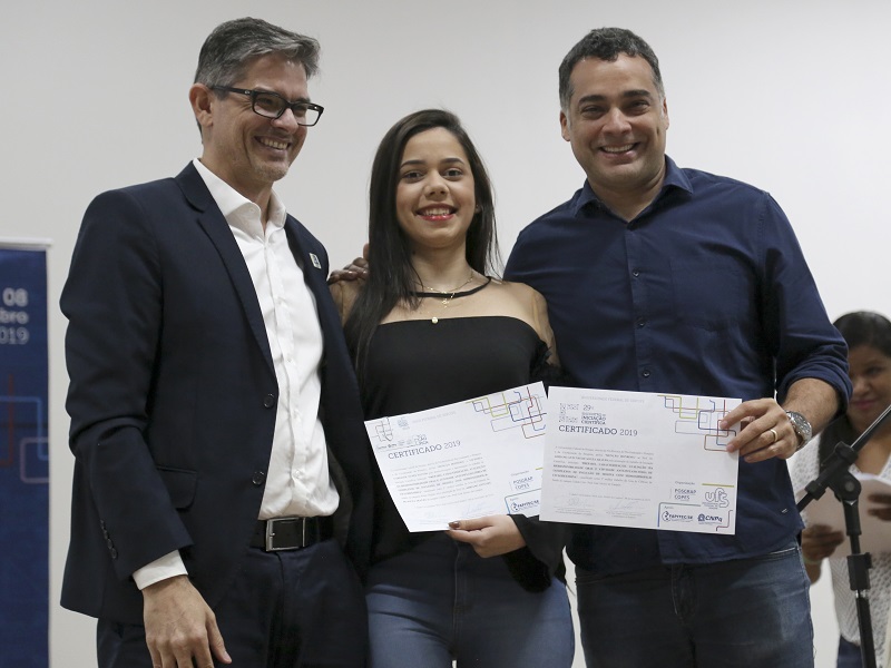 Estudantes e orientadores são premiados no último dia da Semac
