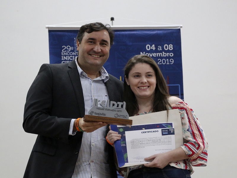 Estudantes e orientadores são premiados no último dia da Semac