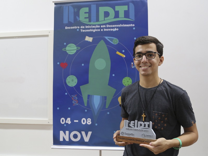 Estudantes e orientadores são premiados no último dia da Semac