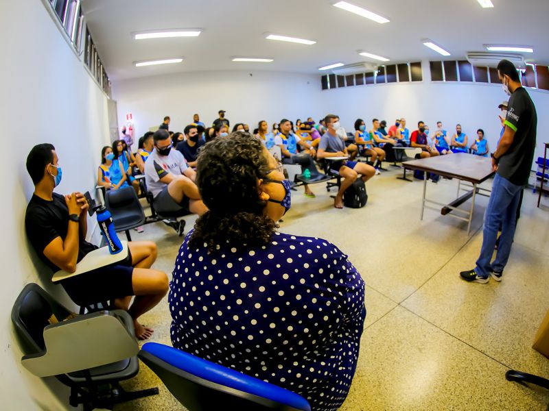 Delegação partiu do Departamento de Educação Física.