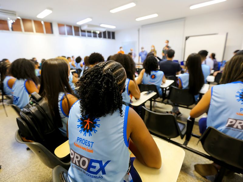 Delegação partiu do Departamento de Educação Física.