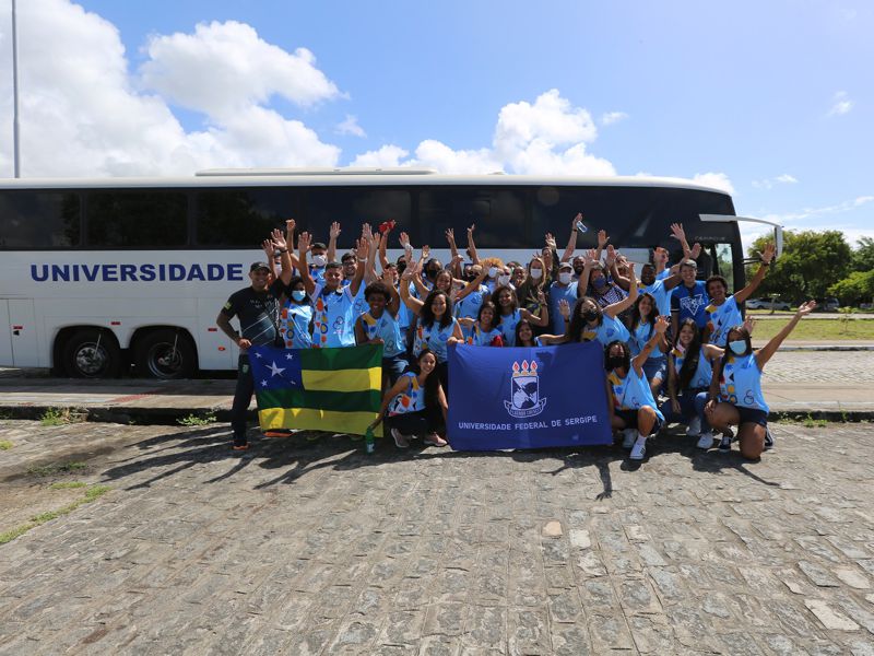 Delegação partiu do Departamento de Educação Física.