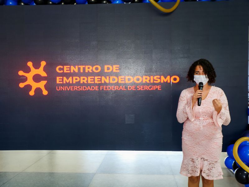 Carolaine Pereira Matos, aluna de Letras Vernáculas.