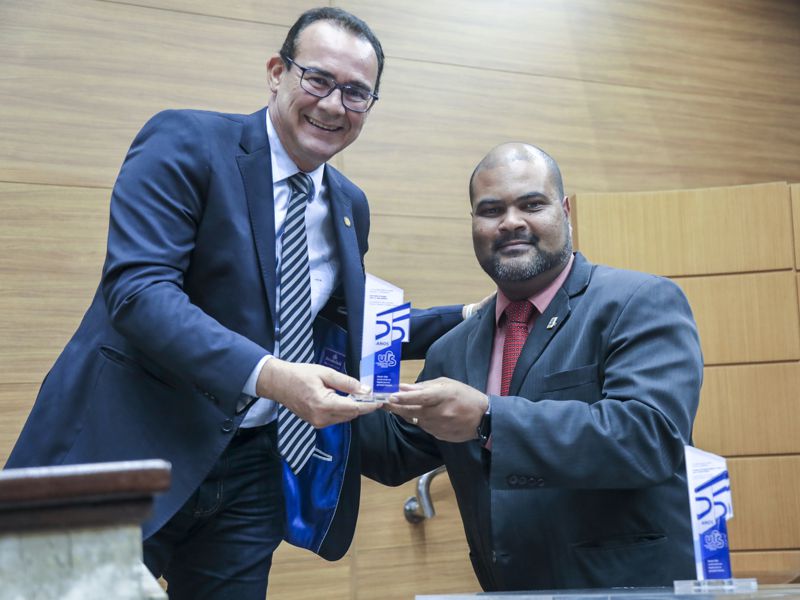 UFS recebe Medalha da Ordem do Mérito Parlamentar