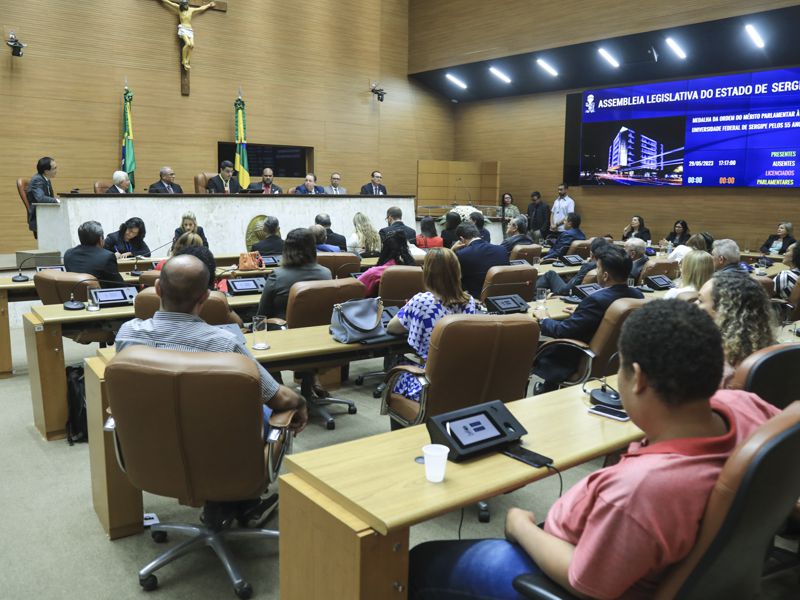 UFS recebe Medalha da Ordem do Mérito Parlamentar